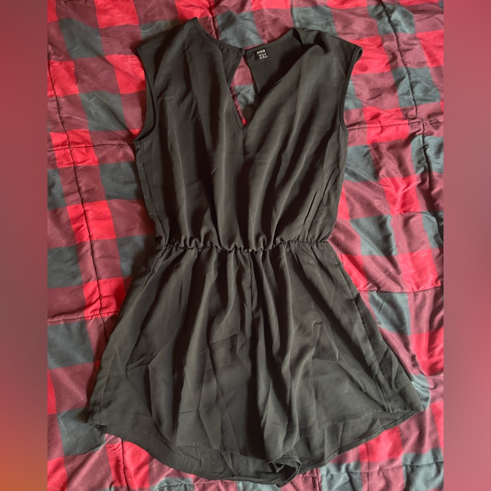 SHEIN notch neck solid romper - Picture 3 of 4